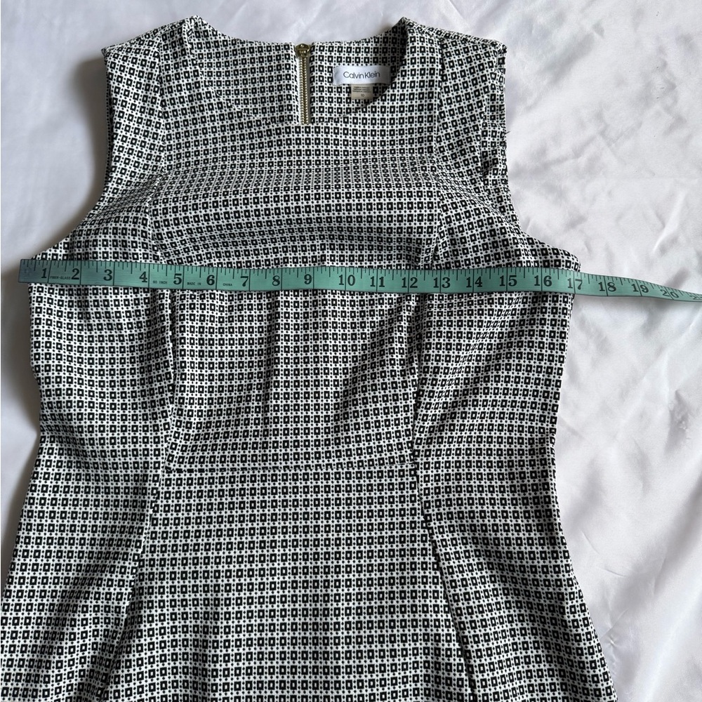 Calvin Klein Black and White Patterned Midi Sheath Dress 10 - Picture 7 of 11